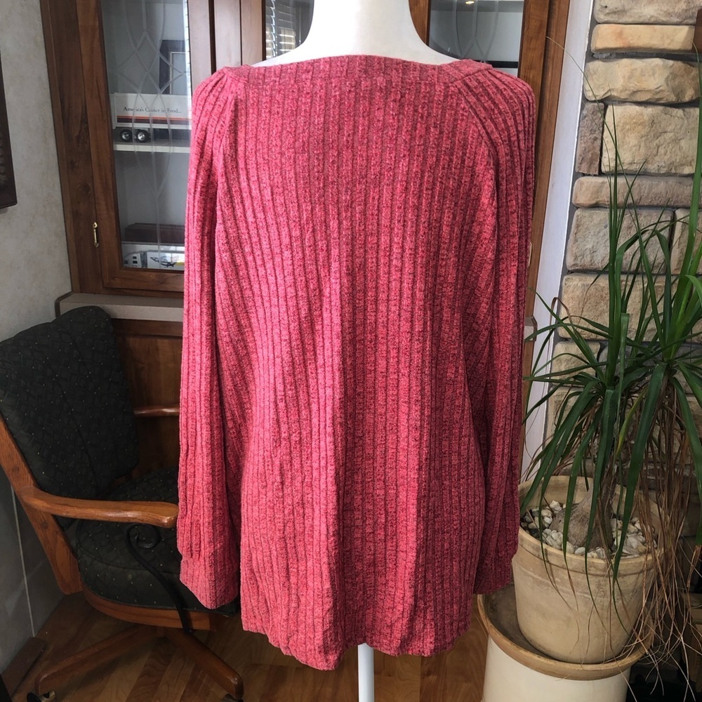 Chic Red Ribbed Knit Top - Picture 4 of 6